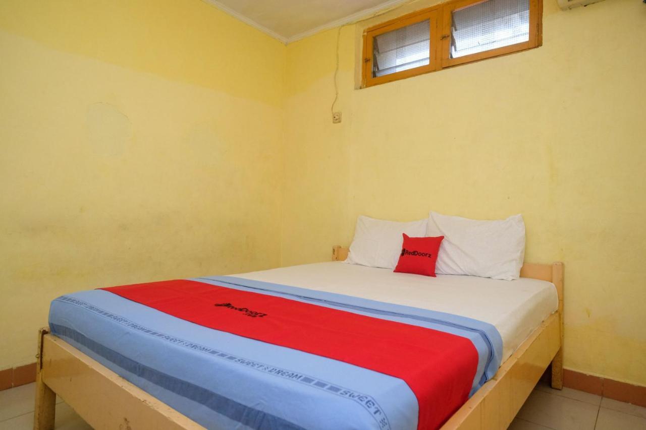 Reddoorz Near Pelabuhan Nusantara Parepare Exteriör bild