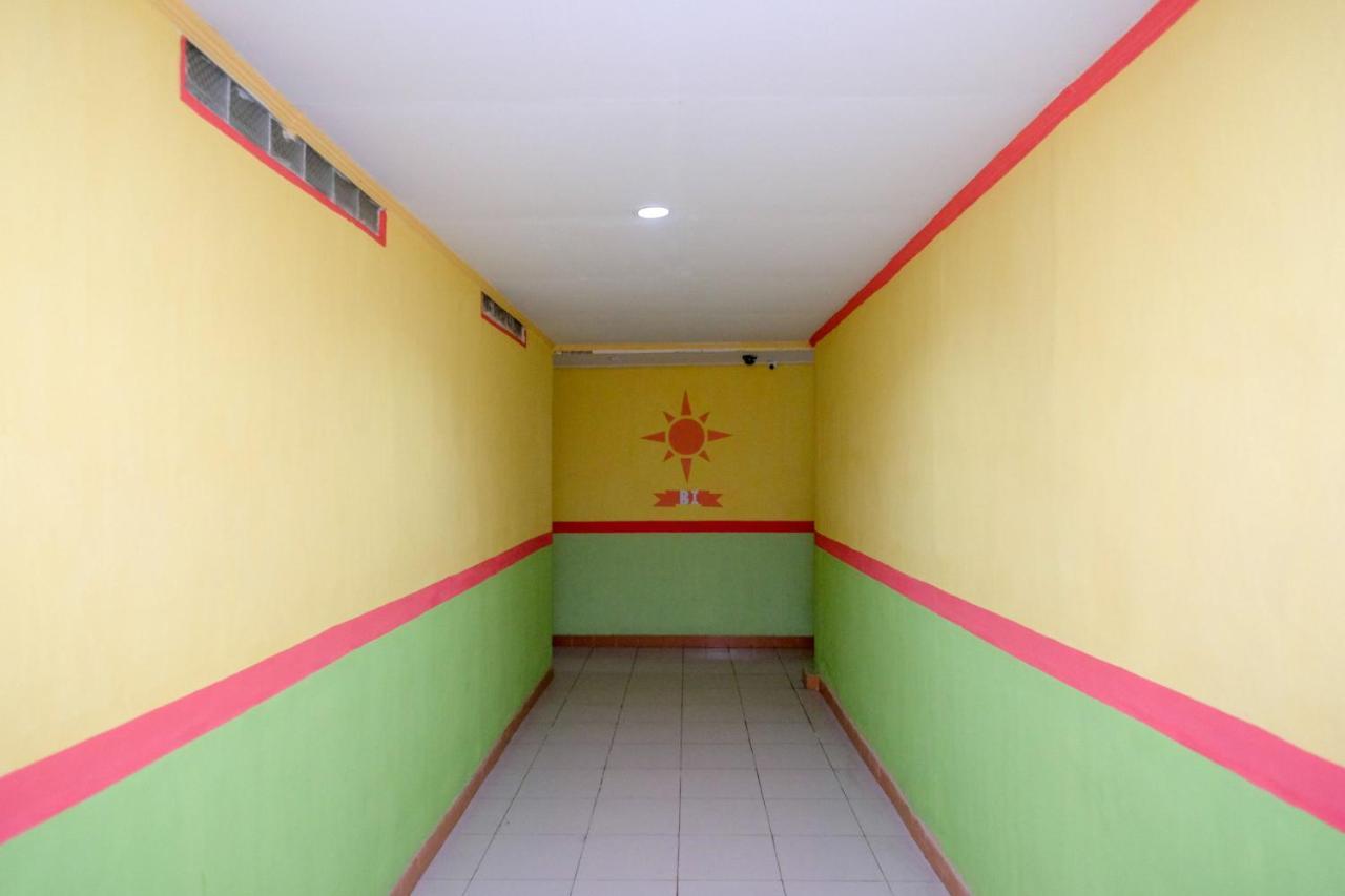 Reddoorz Near Pelabuhan Nusantara Parepare Exteriör bild