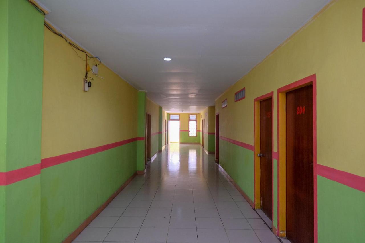Reddoorz Near Pelabuhan Nusantara Parepare Exteriör bild