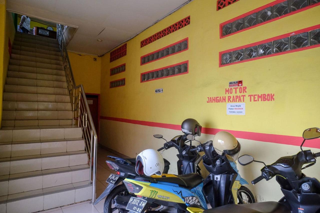 Reddoorz Near Pelabuhan Nusantara Parepare Exteriör bild